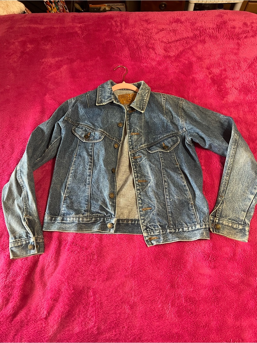 Men's Blue Denim Trucker Jacket - Classic Casual Layer